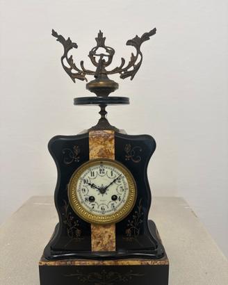 Orologio da camino d’epoca in marmo nero