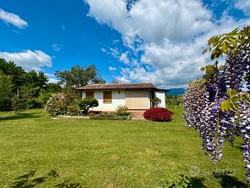 Rustico con giardino per feste private ed eventi