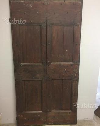 Portone antico a 2 ante in legno con chiodi