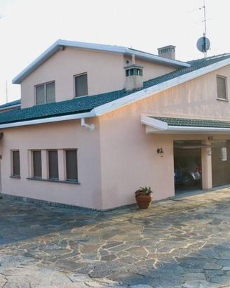Villa di 670 m² con più di 5 locali e box auto dop