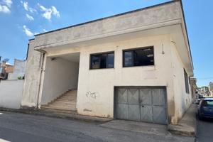 Immobile commerciale e relativo deposito