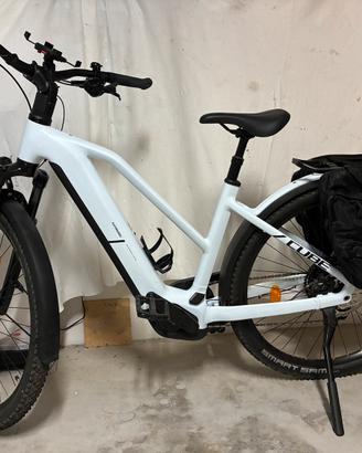 KATHMANDU HYDRID ONE 800, 2025