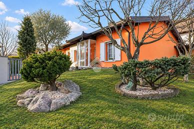 VILLA SINGOLA A MAGNANO IN RIVIERA