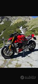 Ducati Streetfighter V4S Red 2022