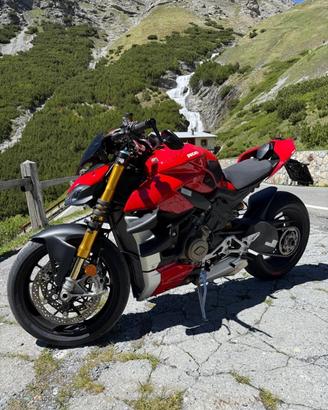 Ducati Streetfighter V4S Red 2022