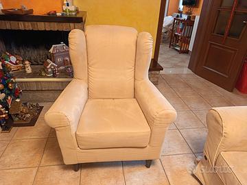 divano a 3 posti e poltrona 