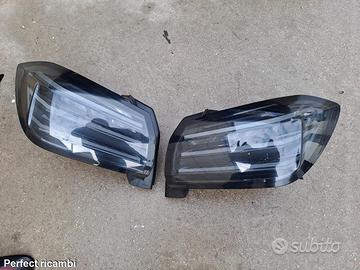 Stop o fari posteriori per auto