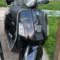 Vespa con bauletto 125