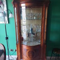 Credenza in stile antico