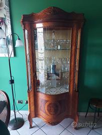 Credenza in stile antico