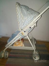 Carrozzina giocattolo