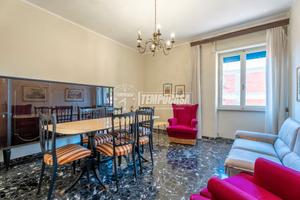 Trilocale all'ultimo piano con vista mare