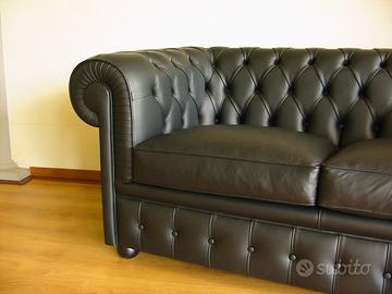 Divano Chesterfield 2 posti nero pelle pieno fiore