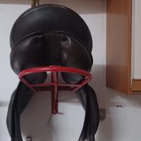 selle inglesi e attrezzatura maneggio stalla