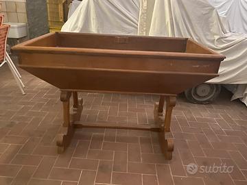 Culla in legno antica