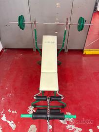 Panca multifunzionale con bilanciere e pesi