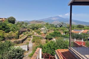 2 LOCALI A ACI SANT'ANTONIO