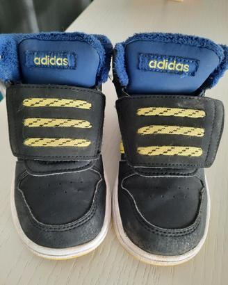 Scarpe ginnastica n. 26