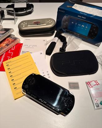 PSP Sony playstation GIGA PACK con giochi e film