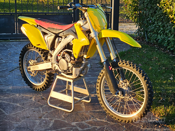 Moto da cross Suzuki RMZ 250 del 2014