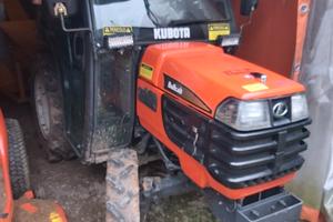 trattore agricolo kubota  cabina clima con fresa