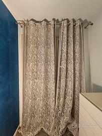 Tende grigia e bianca