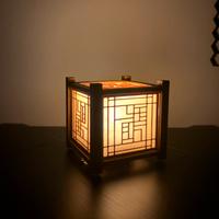 Lanterna in stile giapponese marrone