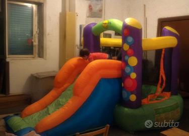 Castello Gonfiabile Happy Hop con scivolo