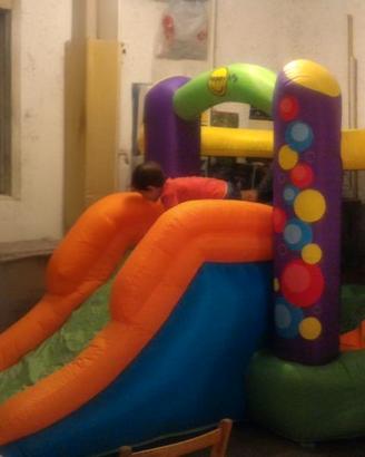 Castello Gonfiabile Happy Hop con scivolo