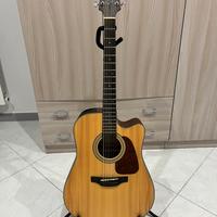 Chitarra acustica Takamine