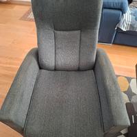 poltrone con appoggiapiedi manuali