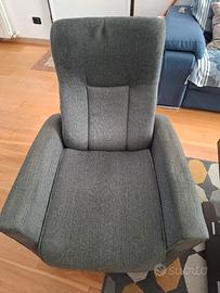 poltrone con appoggiapiedi manuali