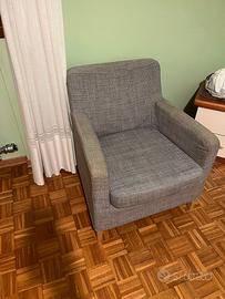 poltroncina in tessuto grigia