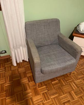 poltroncina in tessuto grigia