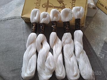 Matasse seta da ricamo anchor. 