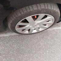 4 cerchi in lega da 17" completi di neumatici