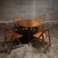 Tavolo con sedie per gardino