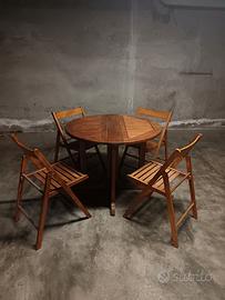 Tavolo con sedie per gardino