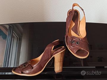 Sandali eleganti in pelle col tacco n. 35