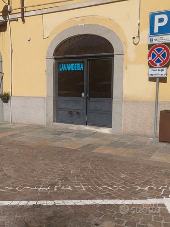 Locale in piazza Alfredo Avanzini