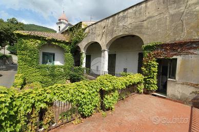 CASA DI CORTE A PELLEZZANO