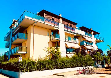 Estate 2026 Villa Rosa trilo per 5 fronte mare