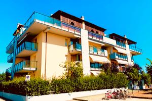 Estate 2026 Villa Rosa trilo per 5 fronte mare