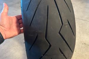 Pneumatico pirelli diavlo rosso III 240 45 17