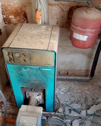 Caldaia anni '90 a gasolio NECR con bruciatore HT