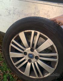 Cerchi in lega 185/65 R15 con gomme