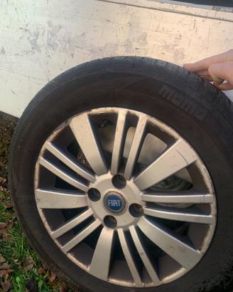 Cerchi in lega 185/65 R15 con gomme