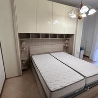 Camera da letto a ponte completa quasi nuova