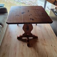 Tavolo quadrato in legno