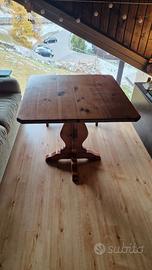 Tavolo quadrato in legno